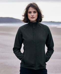 Expert womenï¿½s Basecamp softshell jacket