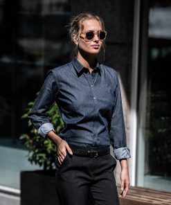 Womenï¿½s Torrance ï¿½ raw and stylish denim shirt