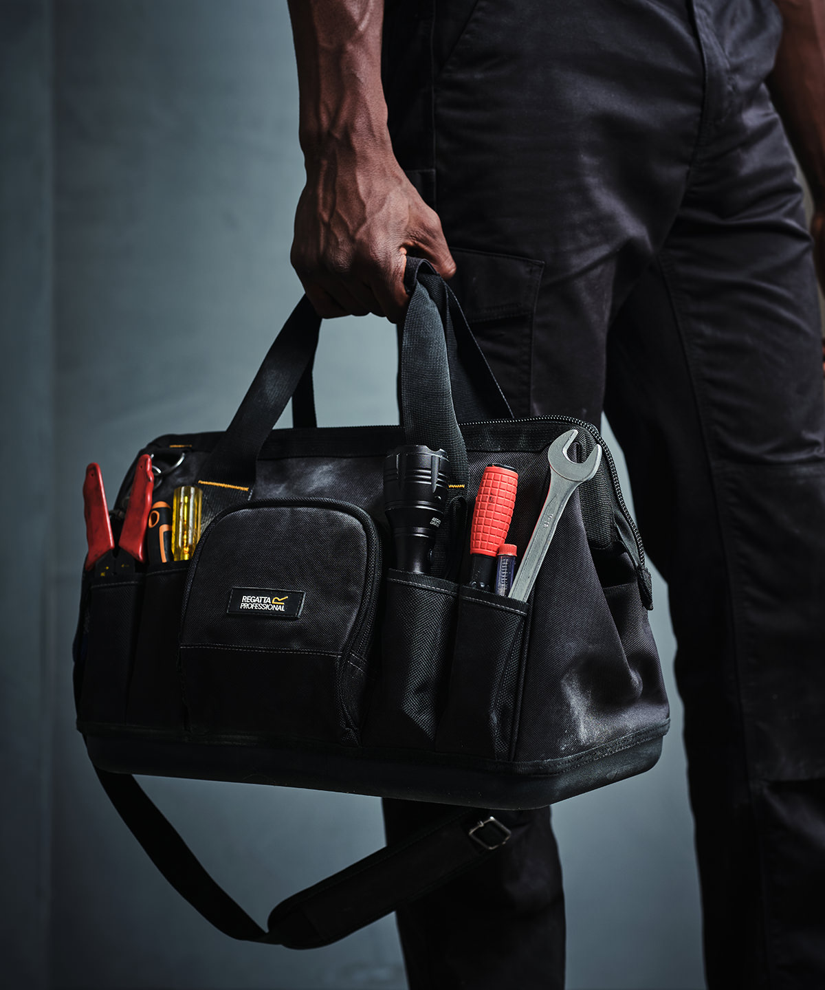 Multi-pocket 16 zipped tool bag